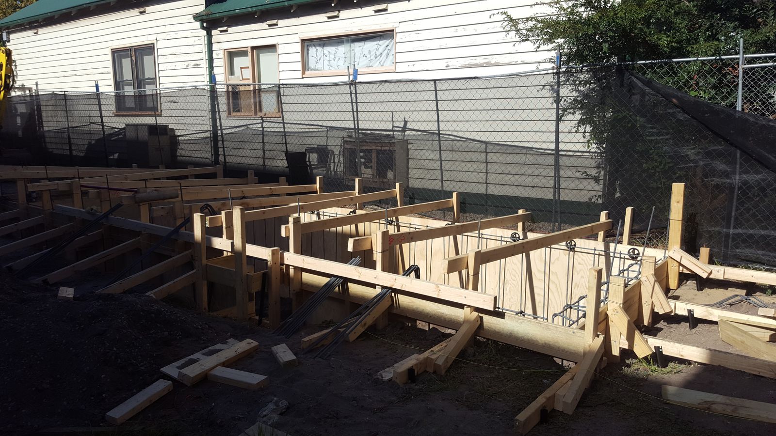 Pool formwork and steel reinforcement before the concrete pour